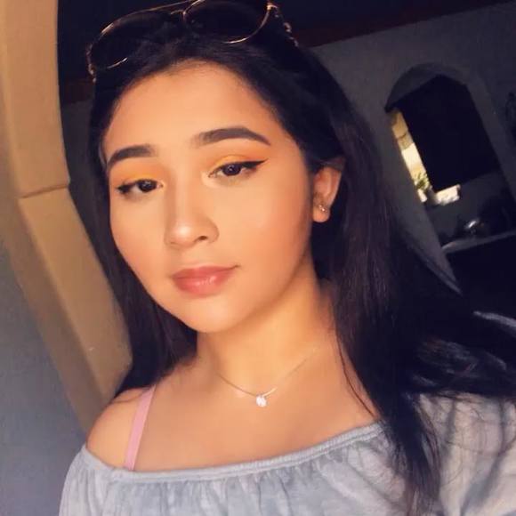 Meet your Posher, Elizabeth - Picture 1 of 1